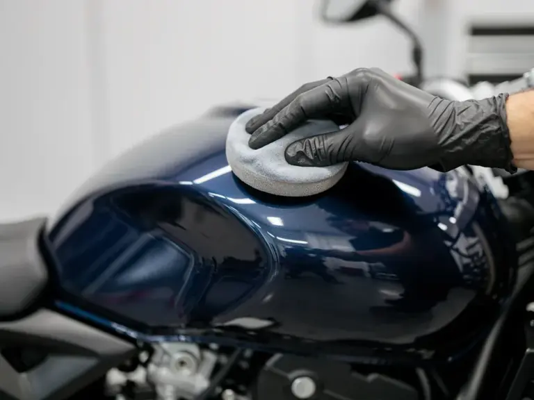 Fahrzeugaufbereitung für Motorräder: Optimale Tipps zur Lackpflege