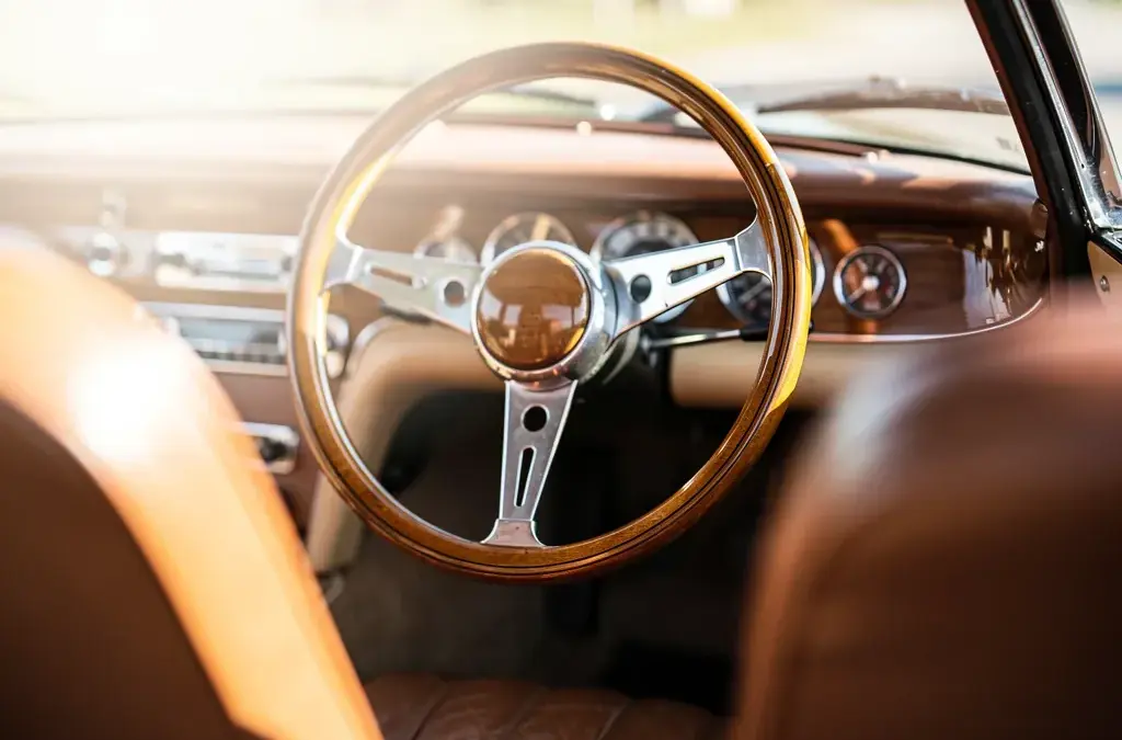Pflege des Oldtimer Cockpits für langlebige Materialien und optimale Optik