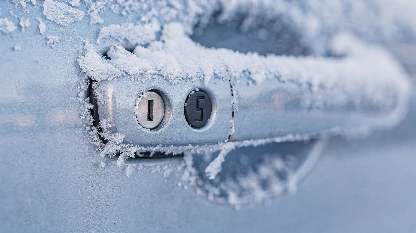 Auto-Schloss eingefroren: Ursachen, Hilfe und Vorbeugung im Winter