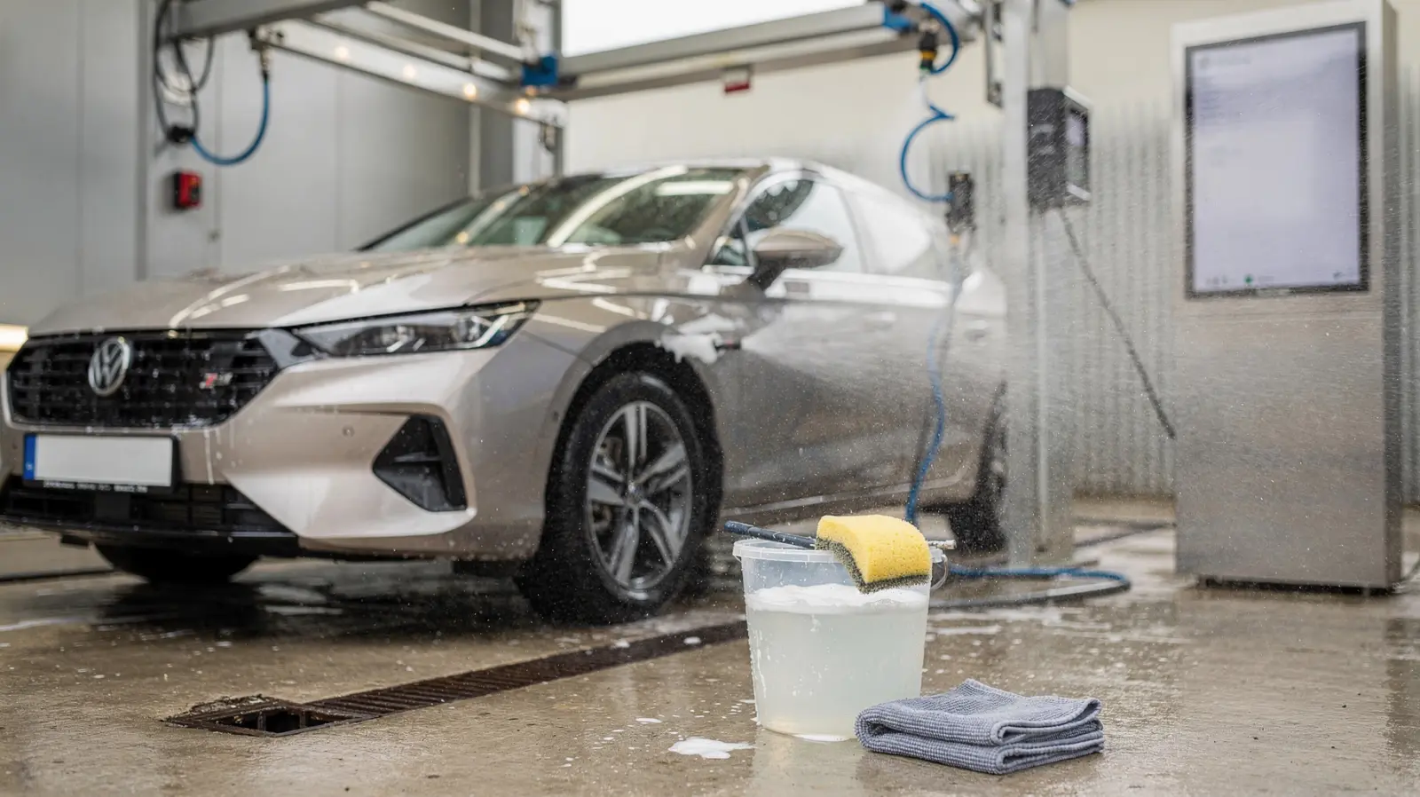 Handwäsche Kosten Vergleich: Was kostet die Autowäsche per Hand im Vergleich zur Waschanlage?
